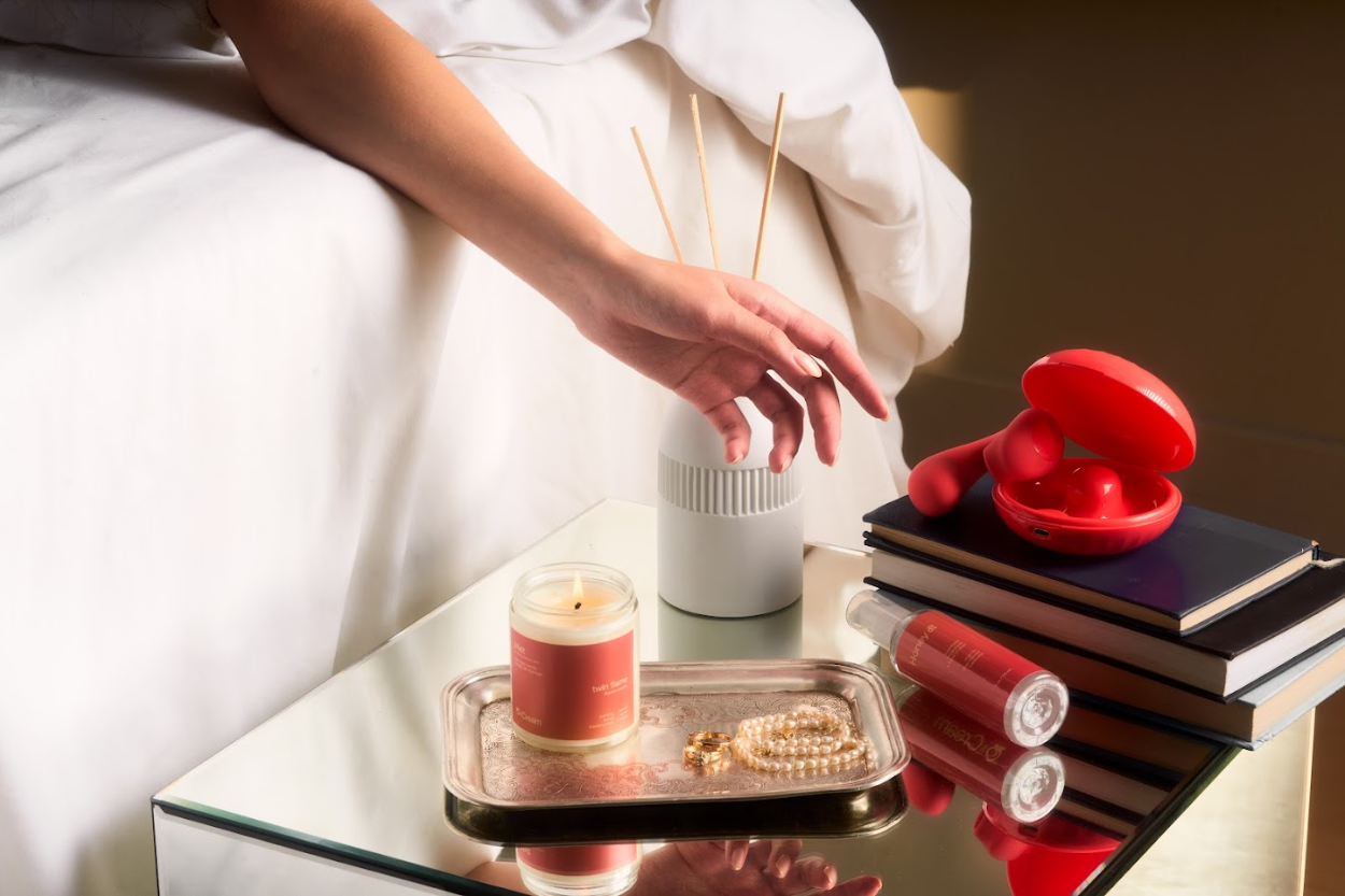 Glow dual-stimulation vibrator - Peach &amp; Cream