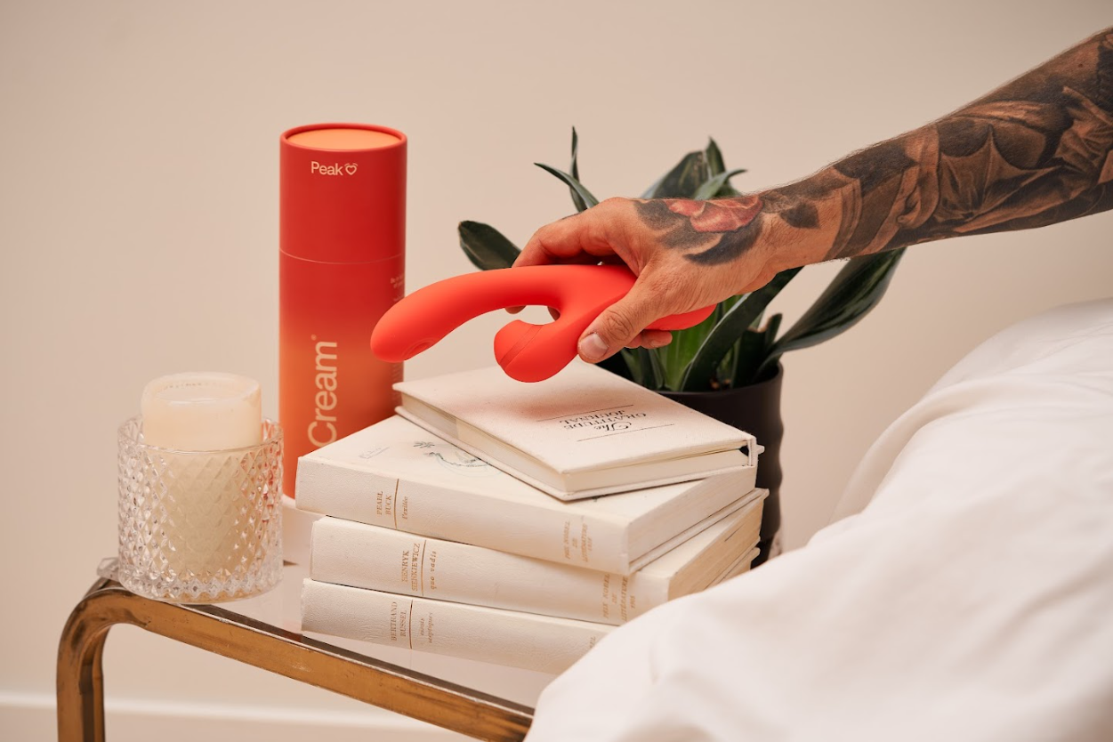 Peak dual stimulation vibrator - Peach &amp; Cream