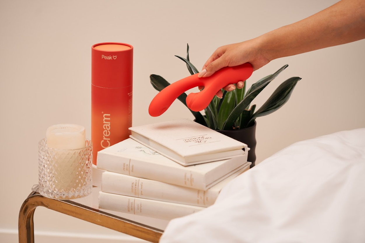 Peak dual stimulation vibrator - Peach &amp; Cream